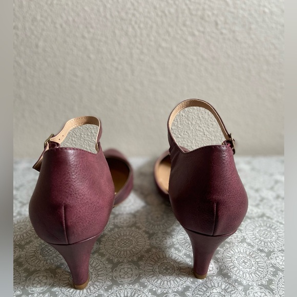 Journee Collection~Chic~Bette~Faux Leather~Almond Toe~Pump~Buckle Closure~Size 9 - Picture 6 of 14